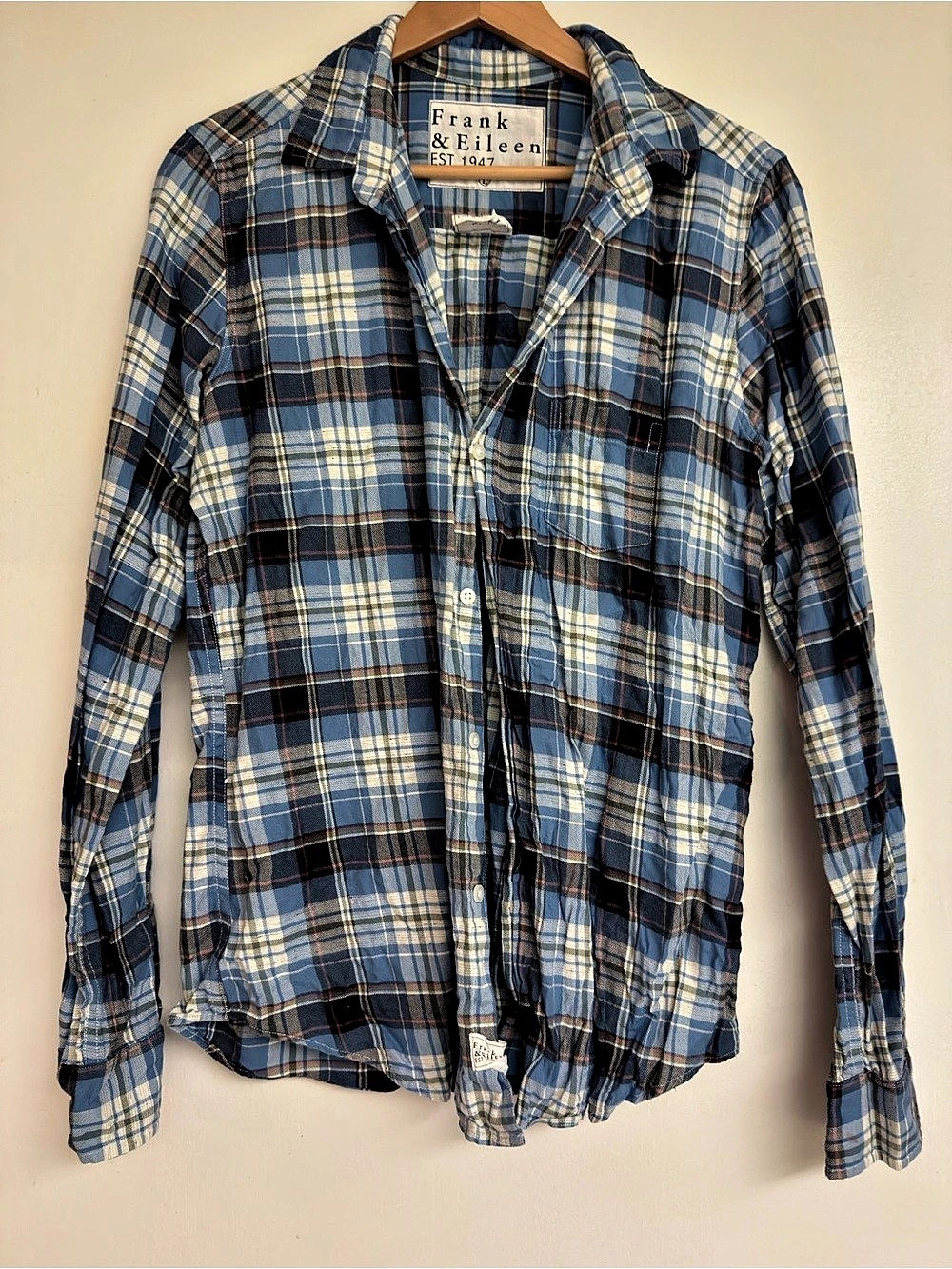 Frank & Eileen Barry Relaxed Button-Up Shirt Blue & White Plaid - large